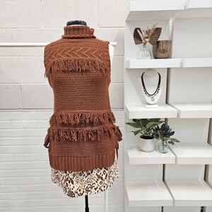 Sleevless Fringe Sweater
